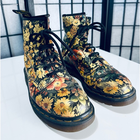 Dr. Martens Original “Made in England” RARE Vintage Floral 1460 Boots main image 7